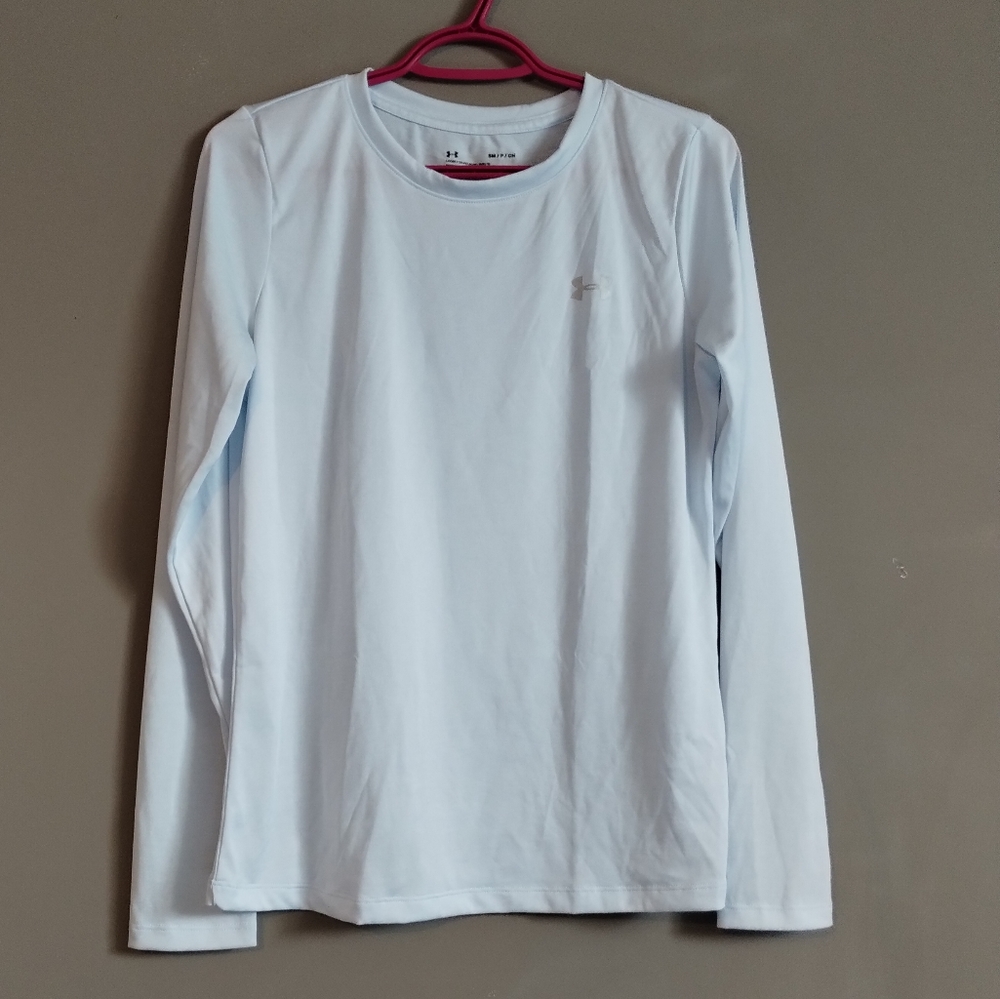 Under Armour Heatgear Long Sleeve, loose fit style.